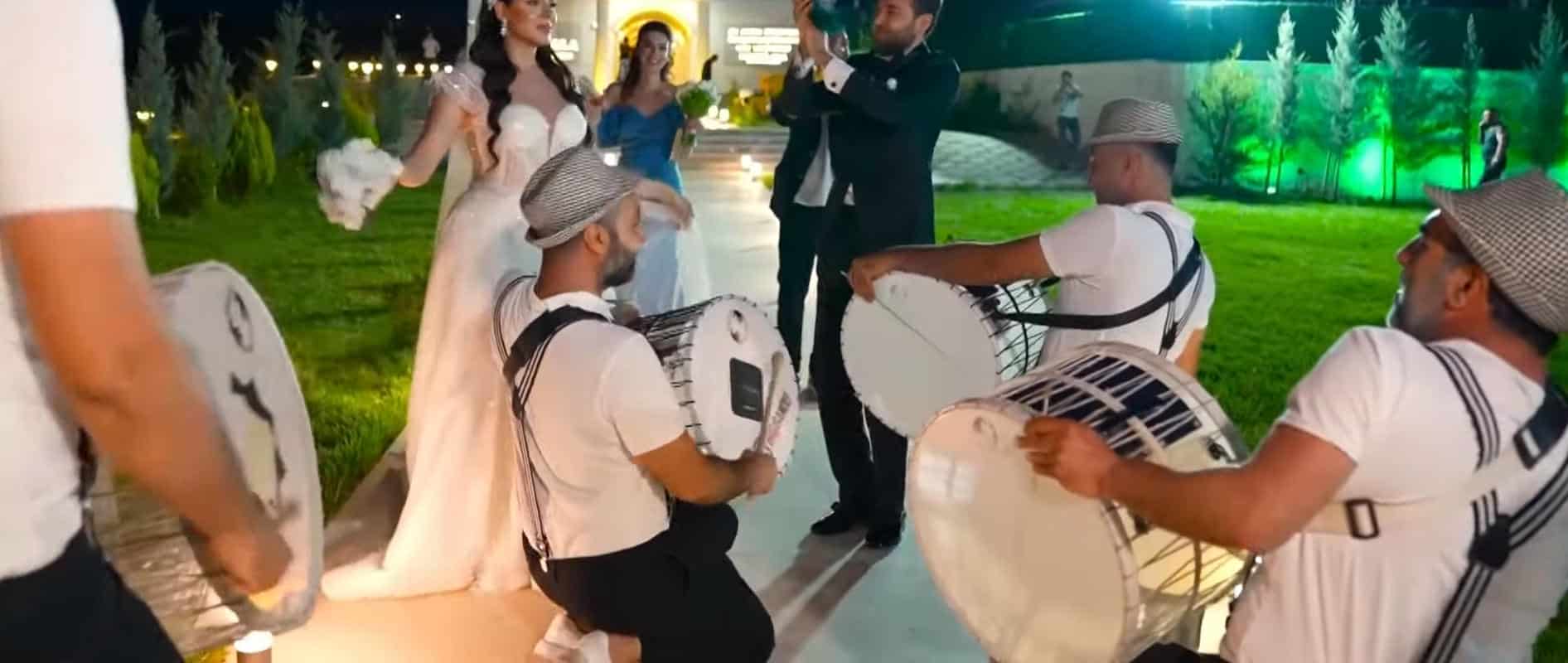 Kalabalık davulcu ekibi